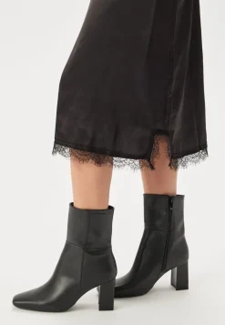 BUBBLEROOM Ankle Boot