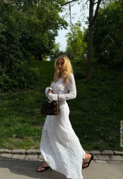 BUBBLEROOM Asymmetric Lace Skirt