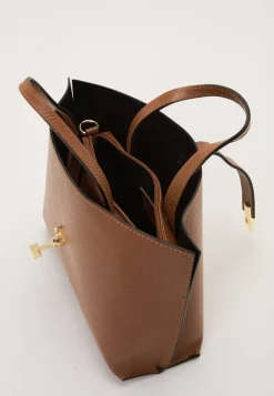 Latalia Aversa Leather Handbag