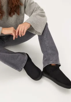 Shepherd Glasgow Sheepskin Boots