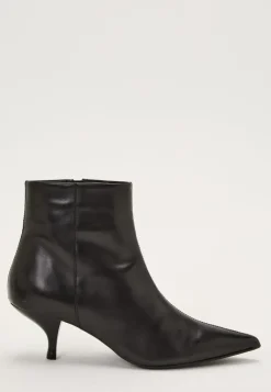 MAKE WAY Heeled Leather Ankle Boot