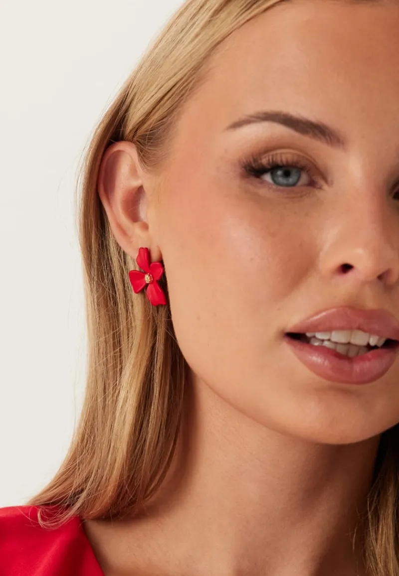 BY JOLIMA Lilly Flower Earring