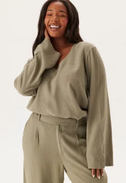 Happy Holly Linen Wide Sleeve Blouse