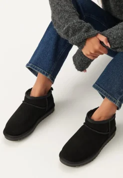 Colors of California Short Winter Boot In Suede