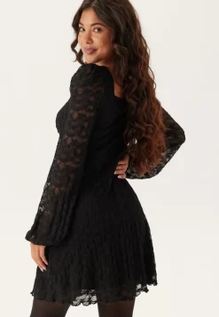 BUBBLEROOM Sweetheart Short Lace Dress