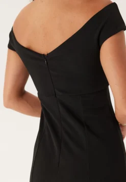 Bubbleroom Occasion Twist Off Shoulder Gown