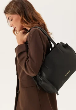 Valentino Win Re Shopping